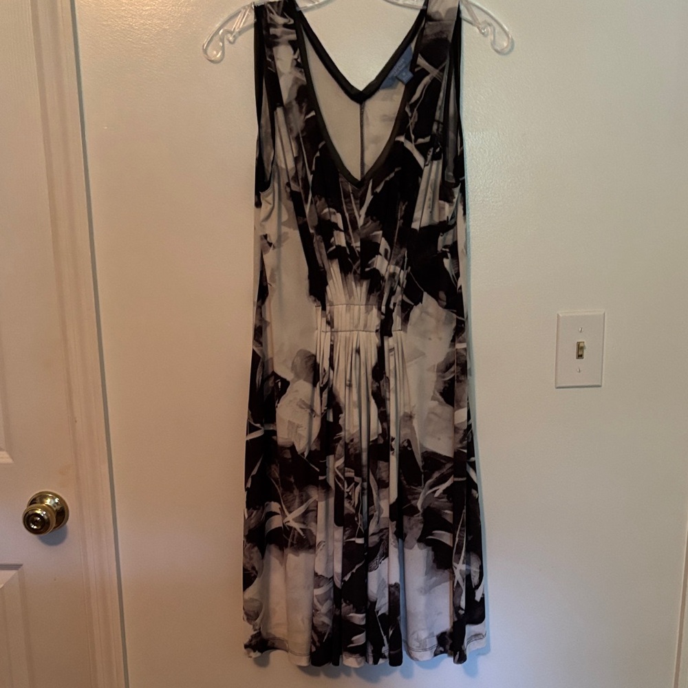 Vera Wang Black and White Abstract Midi Dress